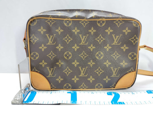 LOUIS VUITTON Monogram Shoulder Bag Shoulder Bag