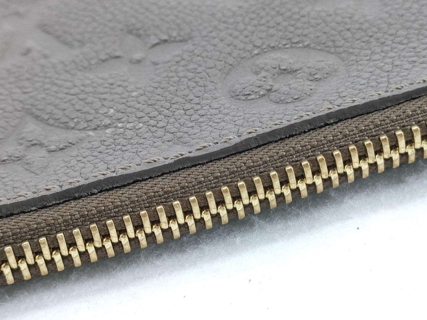 LOUIS VUITTON Monogram Empreinte Pouch Louis Vuitton Monogram Empreinte Pouch