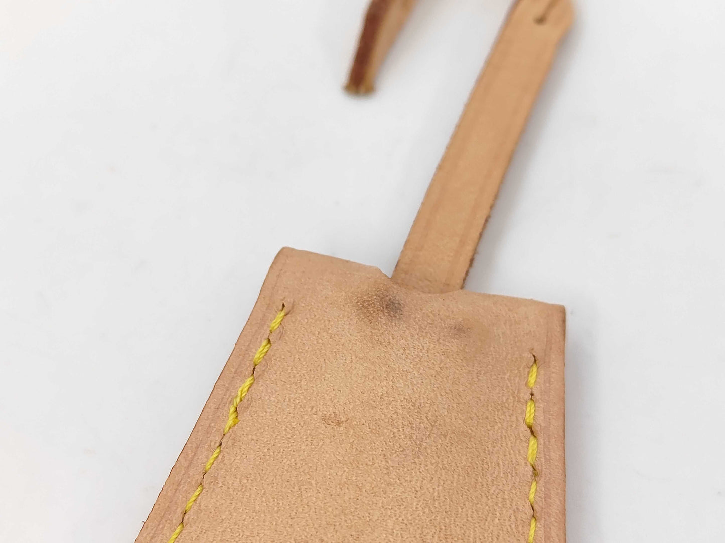 LOUIS VUITTON 5-piece set of crochet, name tag, and shoulder band. Other accessories