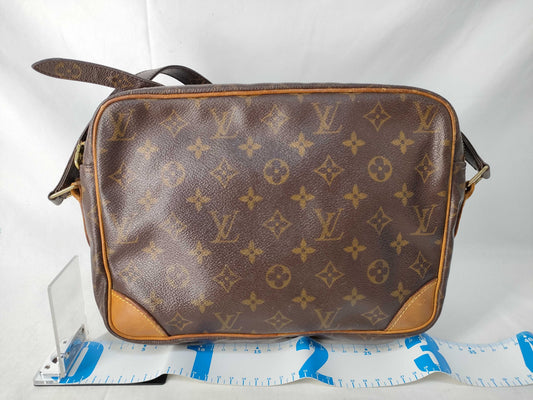 LOUIS VUITTON Monogram Louis Vuitton Monogram Nile Shoulder Bag
