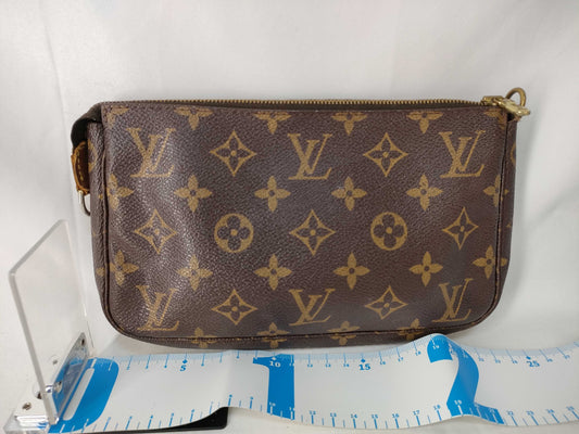 LOUIS VUITTON Monogram Louis Vuitton Monogram Pochette Accessoires Pouch