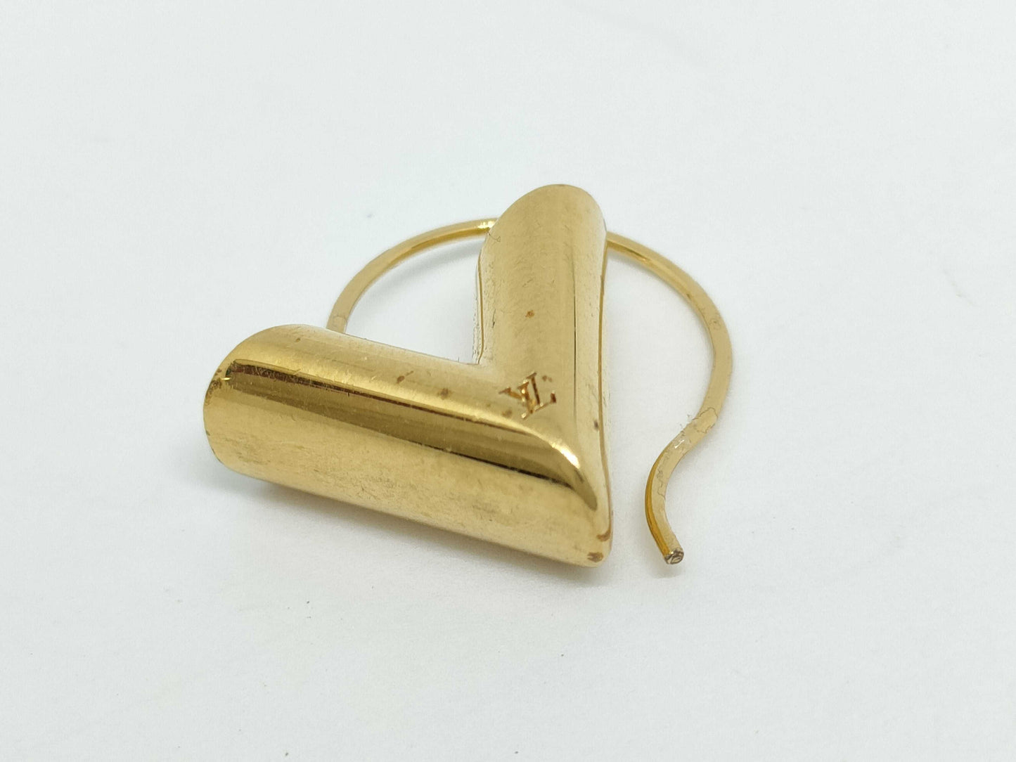 LOUIS VUITTON LOUISVUITTON Essential V Earrings