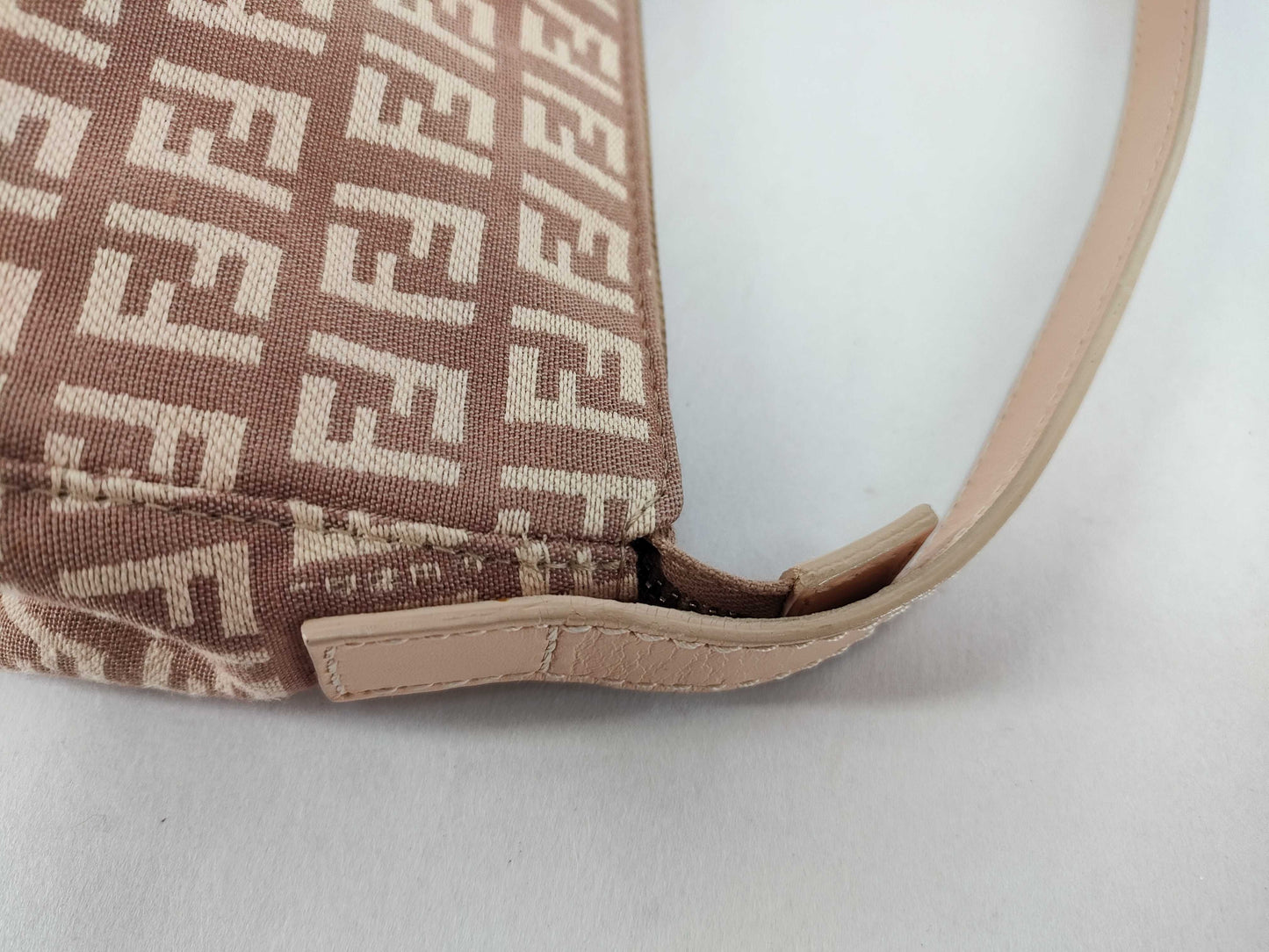 FENDI Mamma Fendi Zucchino Pink One-Shoulder Accessory Pouch Handbag