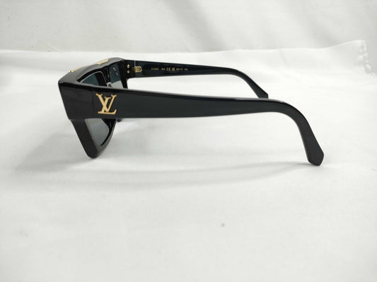 LOUIS VUITTON Louis Vuitton Z1502E Sunglasses Sunglasses and Glasses