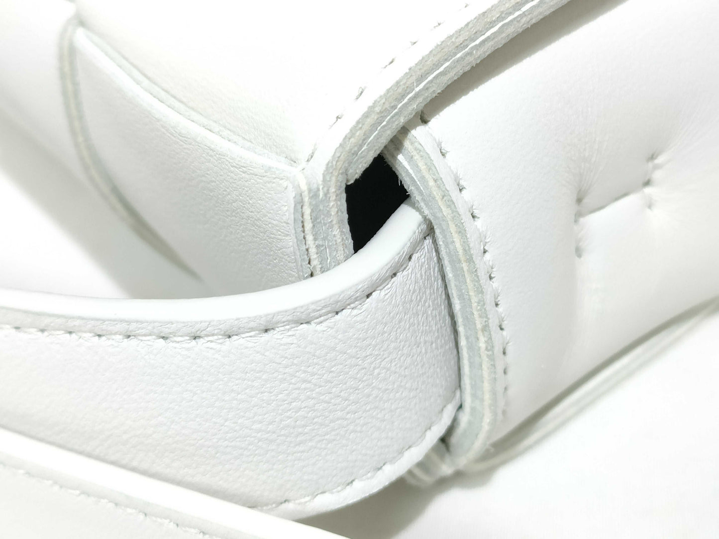 BOTTEGA VENETA Cassette Small Shoulder Bag in Maxi Intrecciato, White