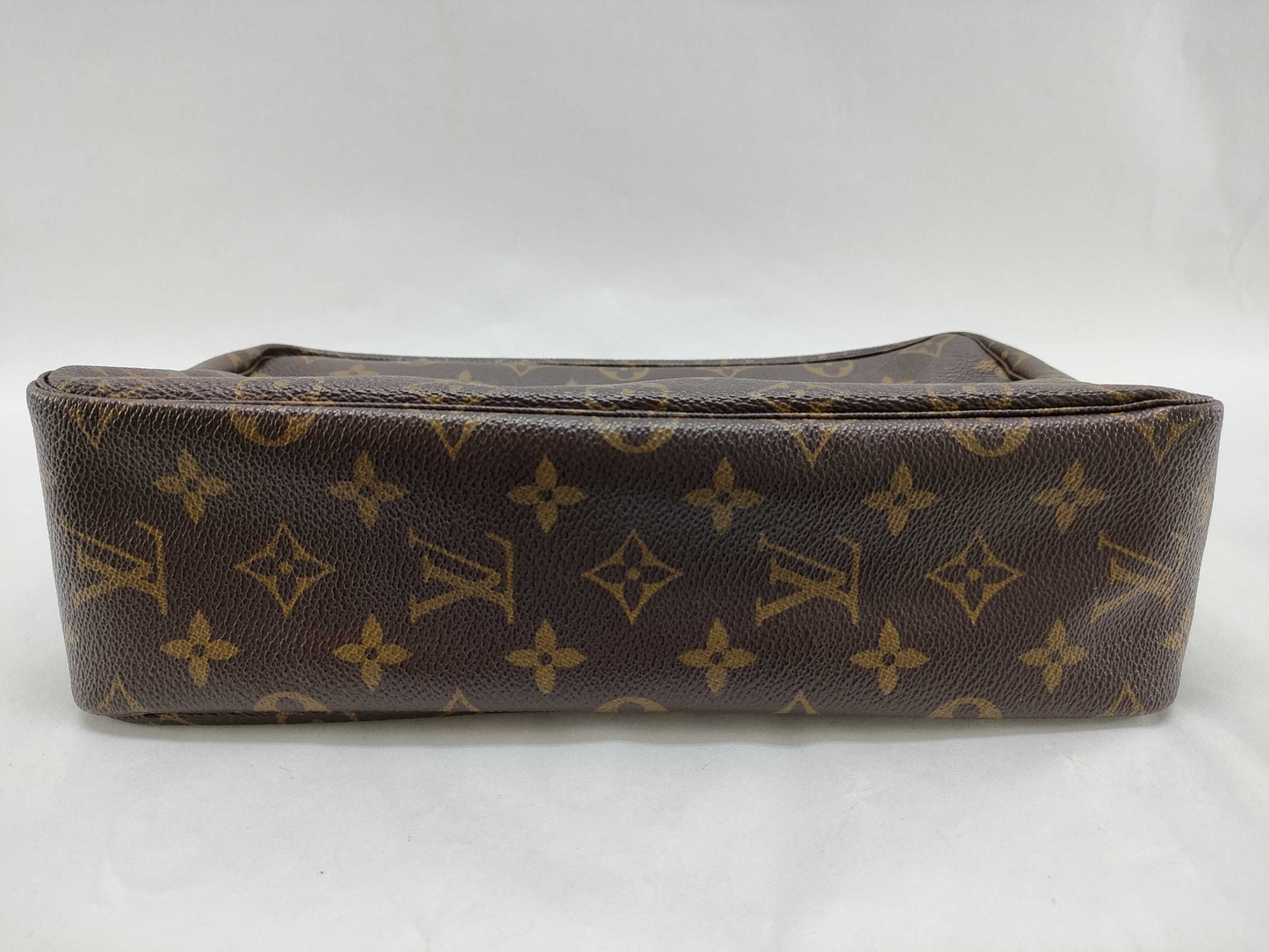 LOUIS VUITTON Monogram True Toilet 28 Pouch