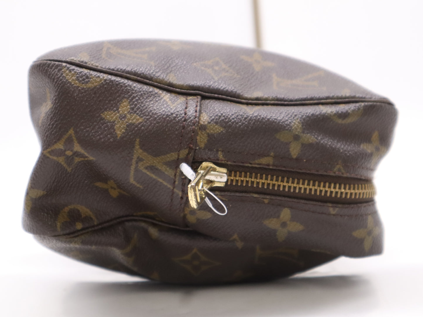 LOUIS VUITTON M47522 Monogram Truss Toilette 28 Pouch