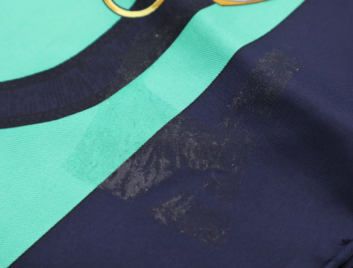 HERMES Silk Carré 90 Apron d'Or Golden Spur Green Navy Scarf