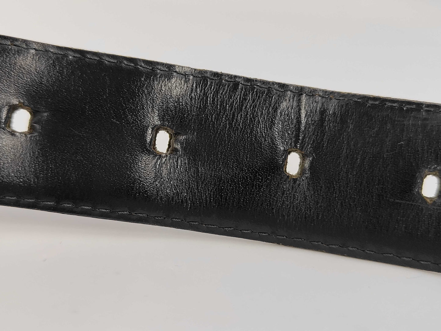 LOUIS VUITTON Epi Santur Classic Belt