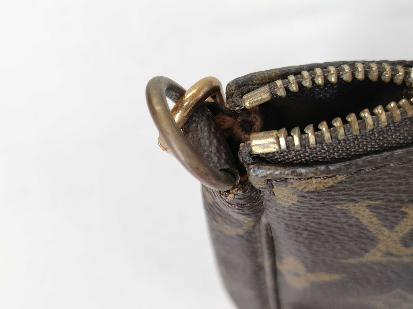 LOUIS VUITTON Monogram Louis Vuitton Monogram Pochette Accessoires Pouch