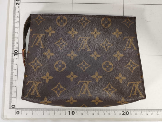 LOUIS VUITTON Monogram Louis Vuitton Poche Toilette 19 Monogram Pouch M47544