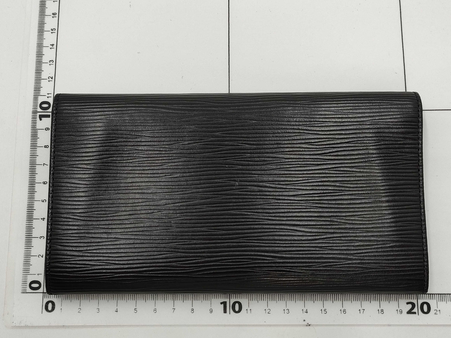 LOUIS VUITTON Epi Portefeuille Sarah Wallet