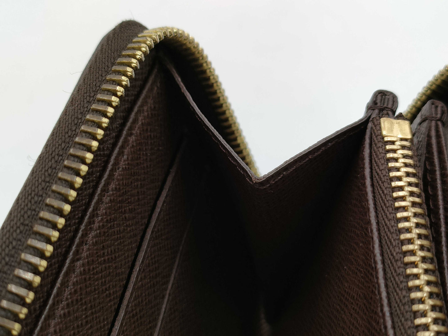 LOUIS VUITTON Damier Zippy Wallet