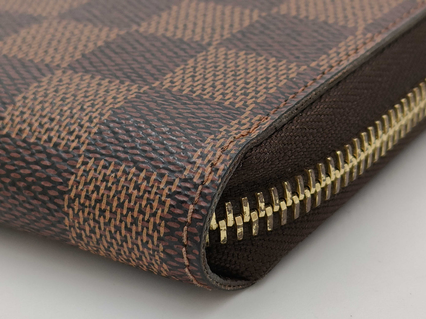LOUIS VUITTON Damier Zippy Wallet
