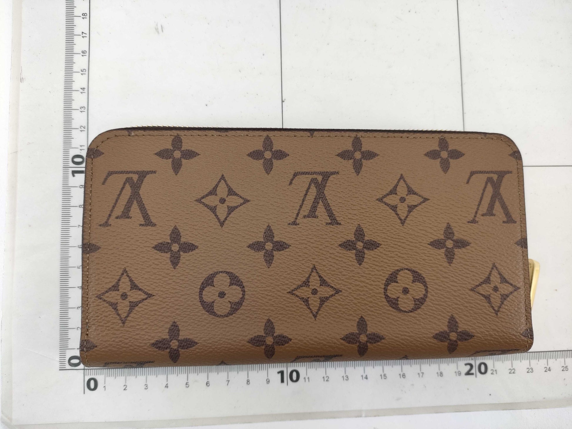 LOUIS VUITTON Monogram Monogram Reverse Zippy Wallet M82444 Wallet