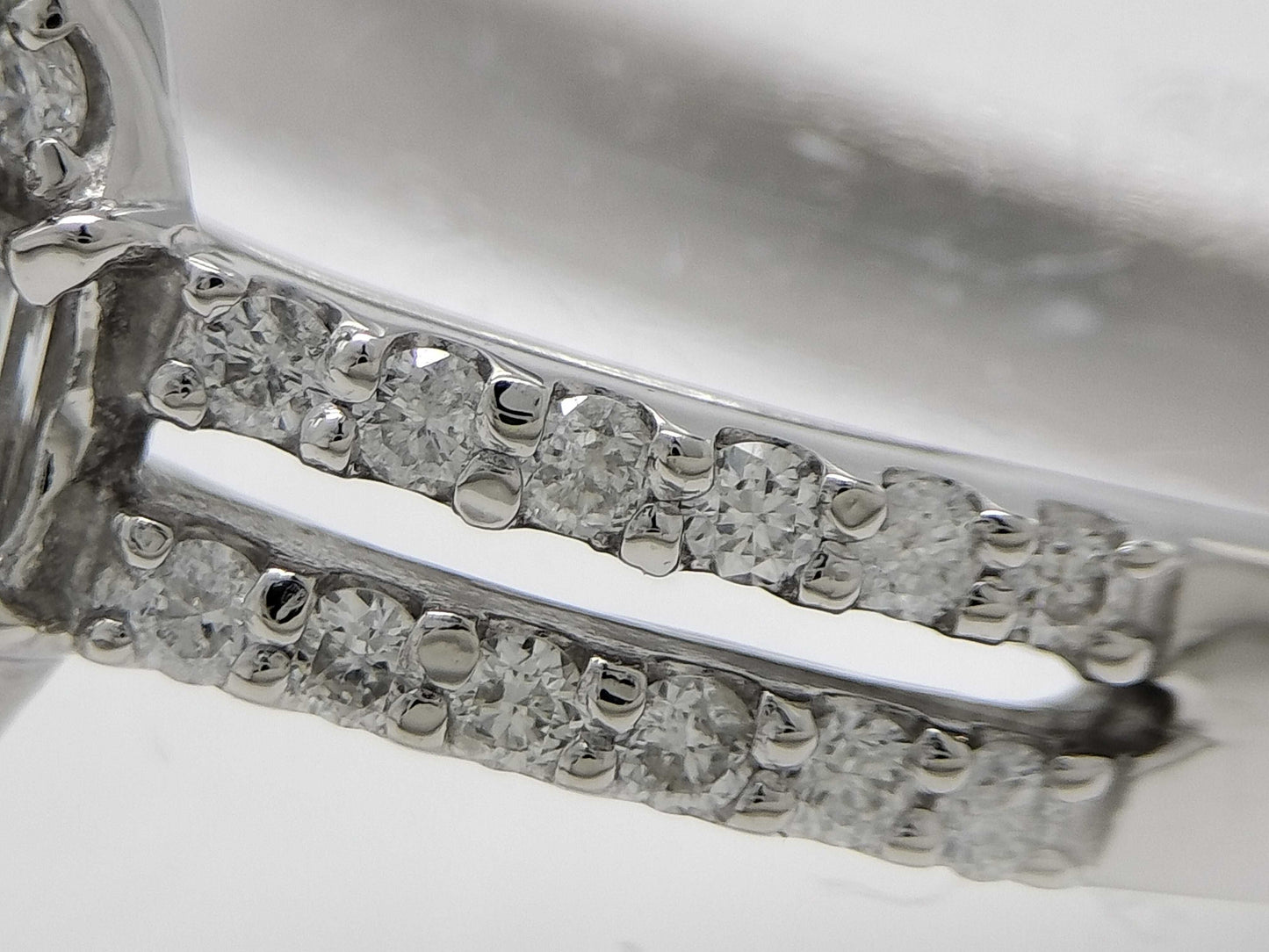 D1.007ct FD0.36ct PT900 5.7g Ring