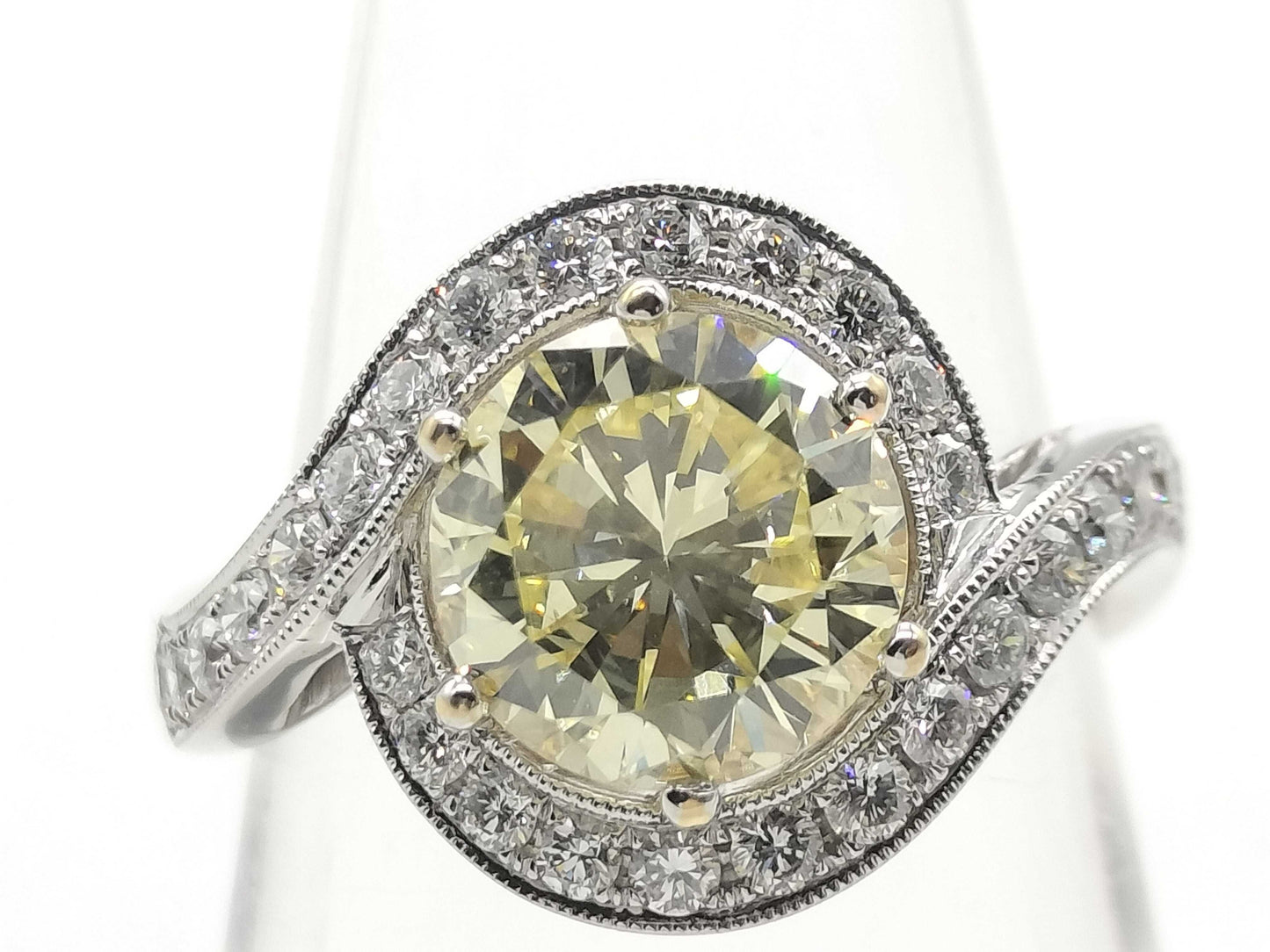 D2.079ct Diamond 750 6.9g Ring