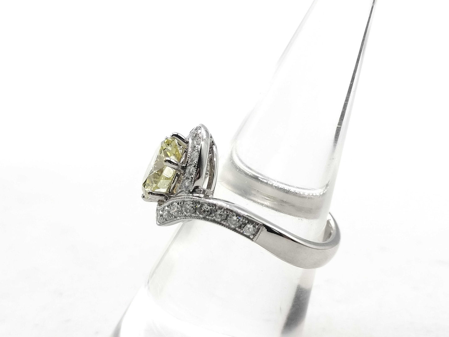 D2.079ct Diamond 750 6.9g Ring