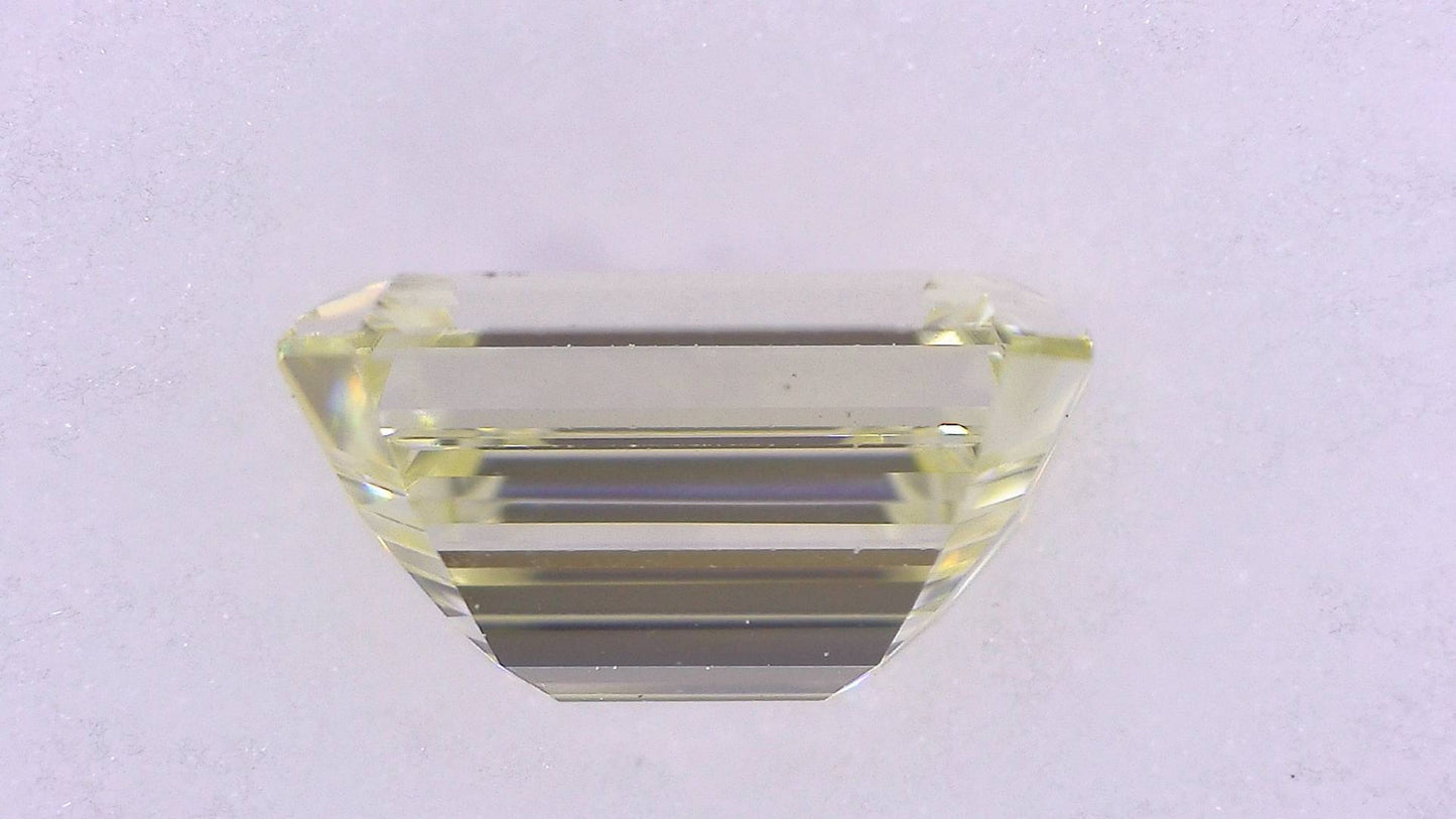0.482ct UNDER N) VERY LIGHT YELLOW VS-2 ****/VG/GD MEDIUM BLUE NATURAL 5.16-3.67X2.64mm EM Diamond Loose