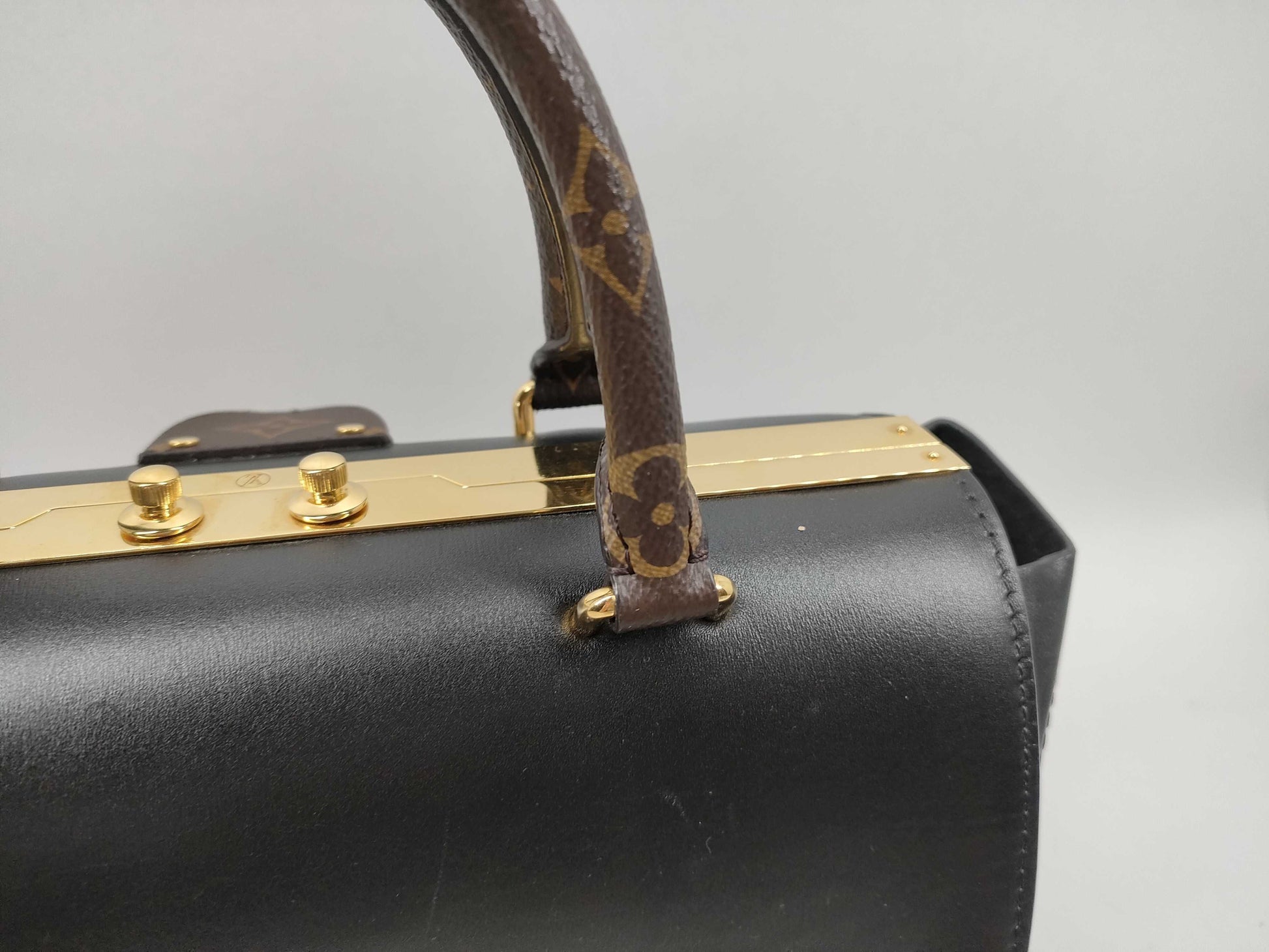 LOUIS VUITTON Doctor 25 FO2128 M51468 Handbag