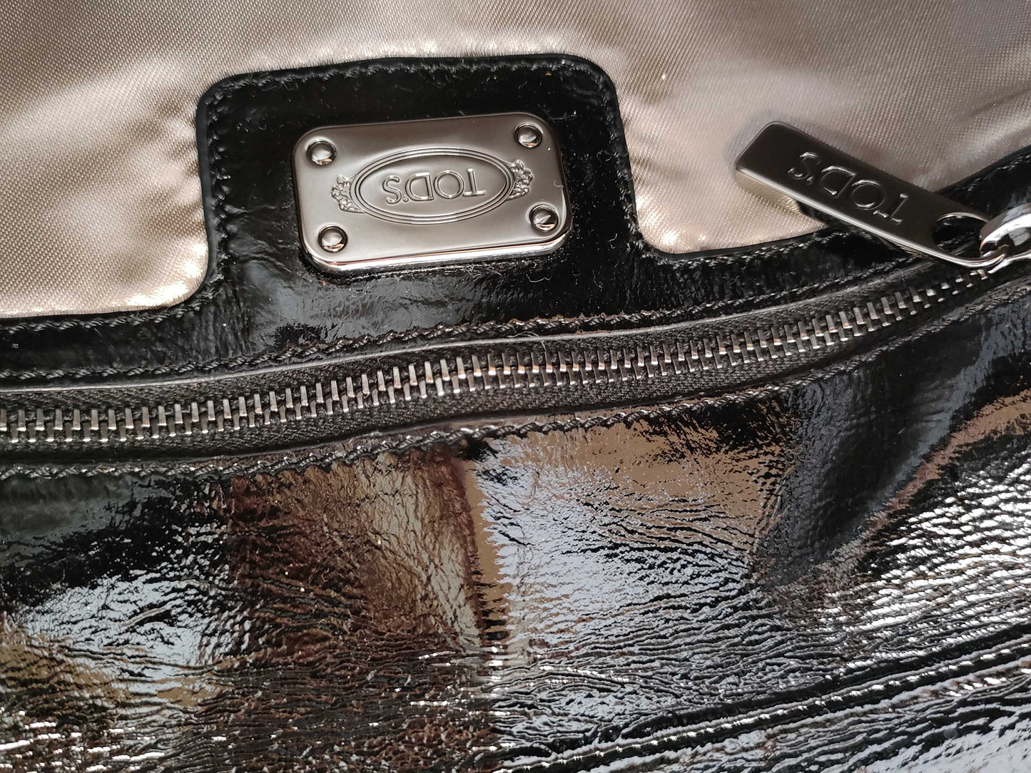TODS Patent Chien Handbag