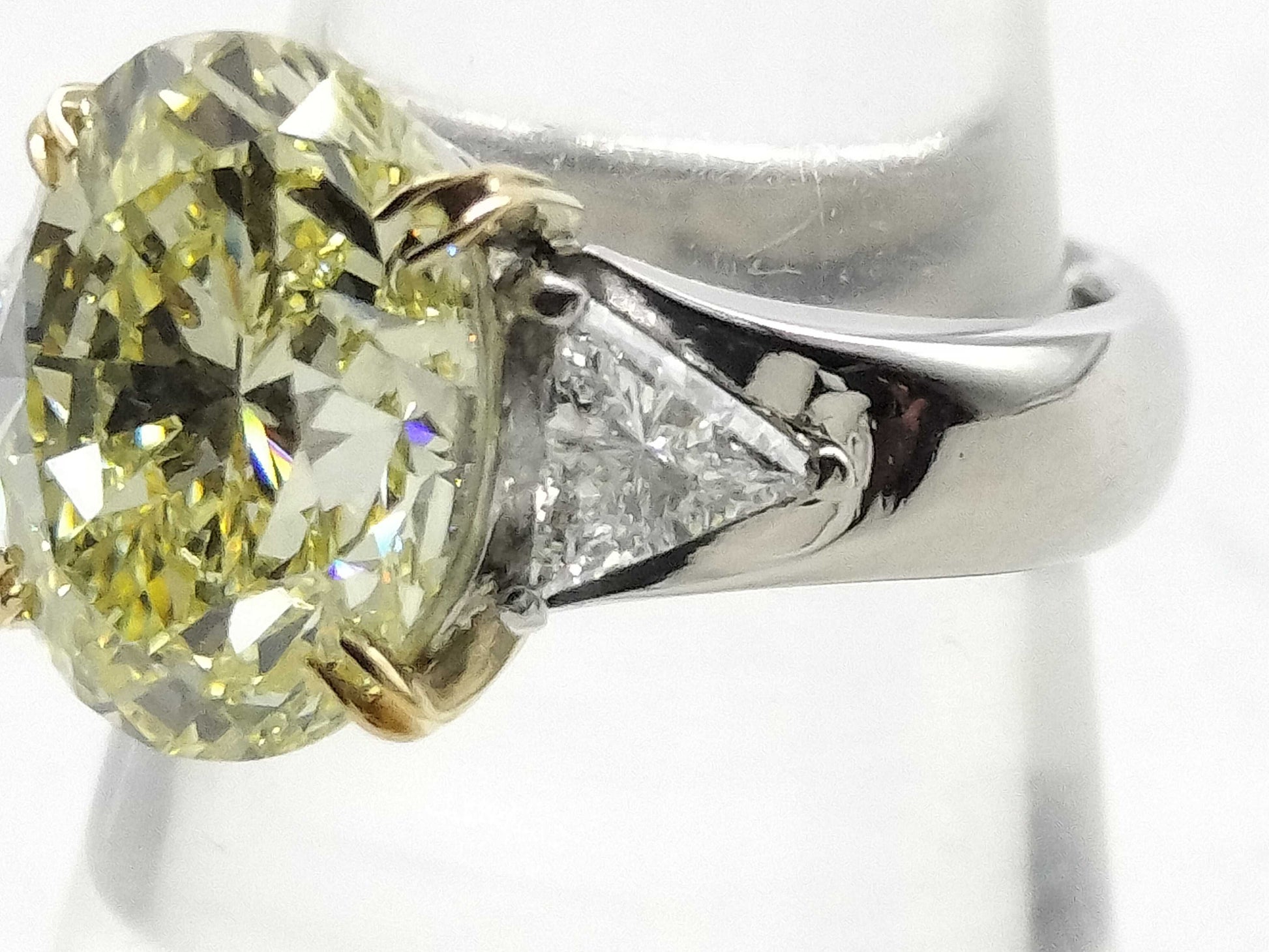 D5.590ct FD0.56ct PT900/K18 13..1g Ring
