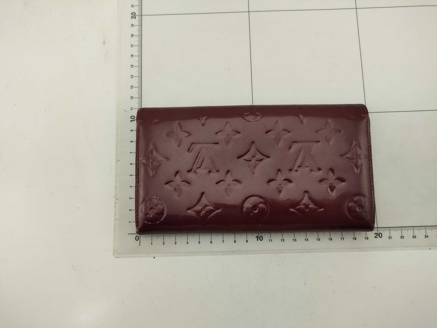 LOUIS VUITTON Vernis Vernis Porto Sarah Wallet