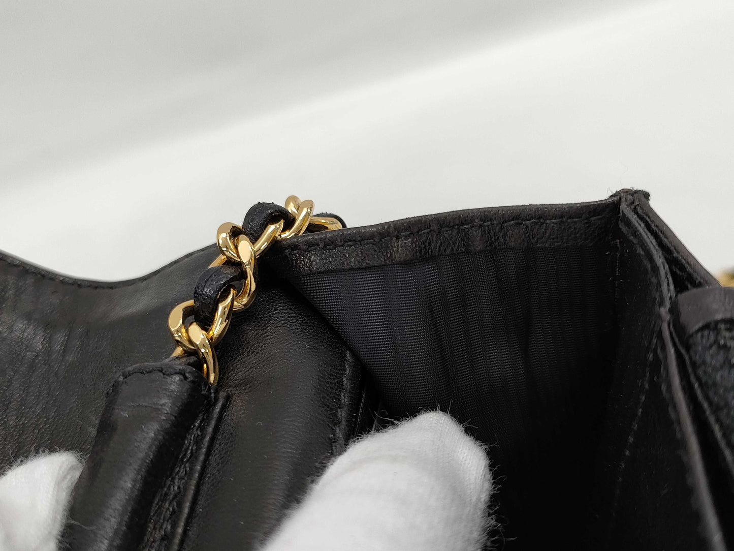 CHANEL Caviar Skin Chain Wallet Shoulder Bag