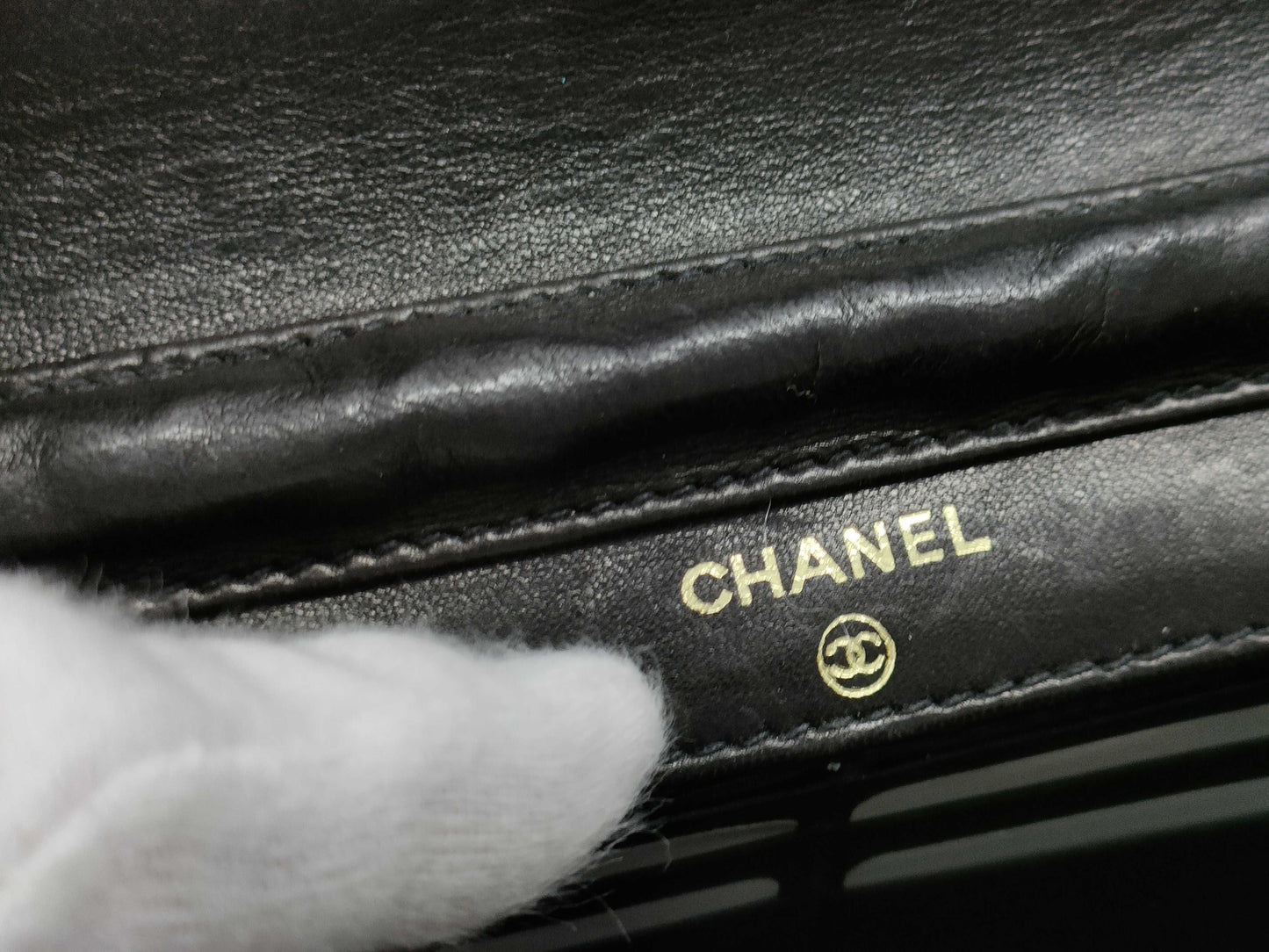 CHANEL Caviar Skin Chain Wallet Shoulder Bag