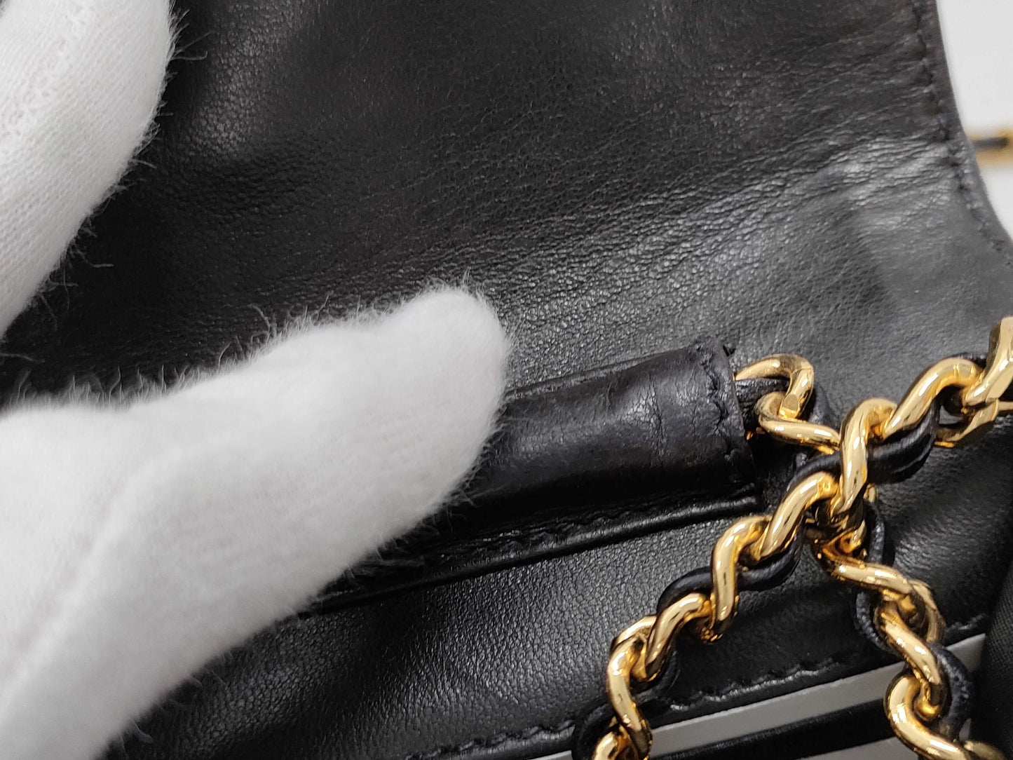 CHANEL Caviar Skin Chain Wallet Shoulder Bag
