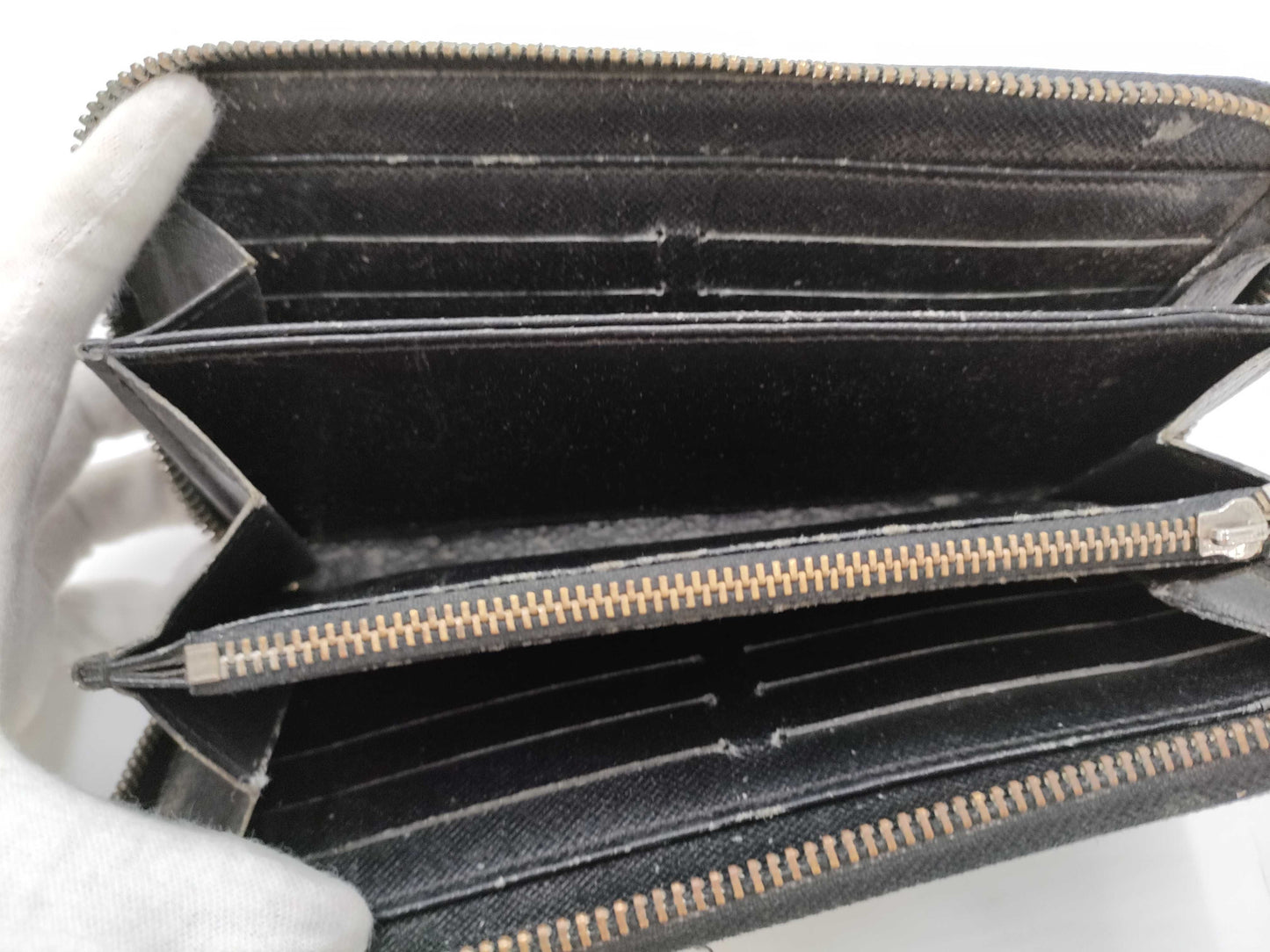 LOUIS VUITTON Zippy Wallet