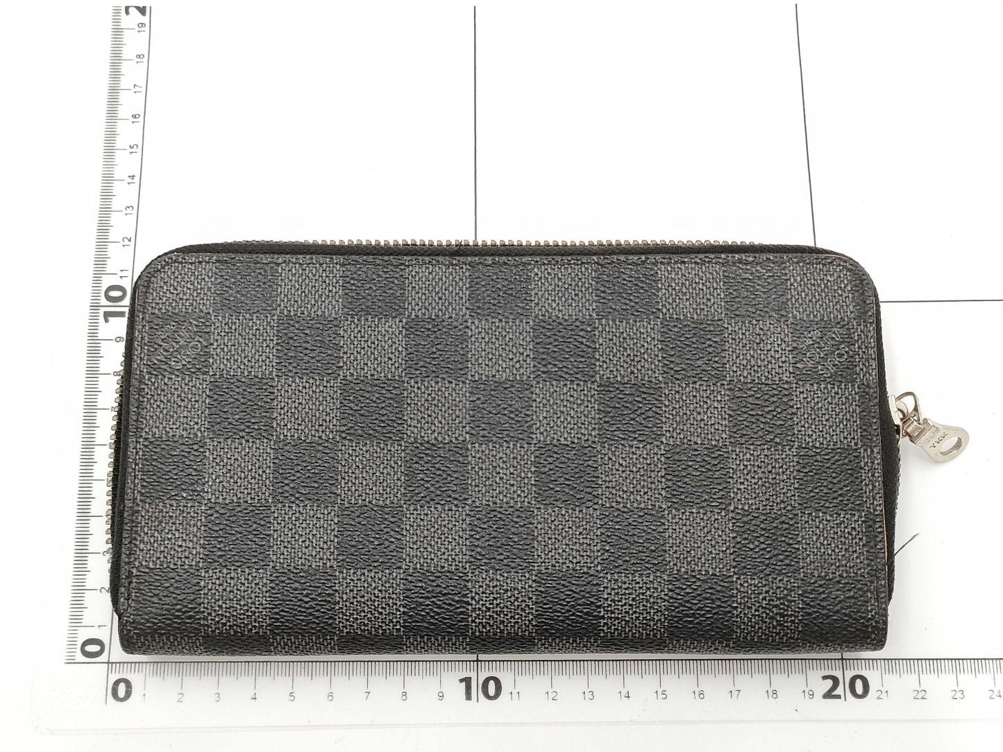 LOUIS VUITTON Zippy Wallet