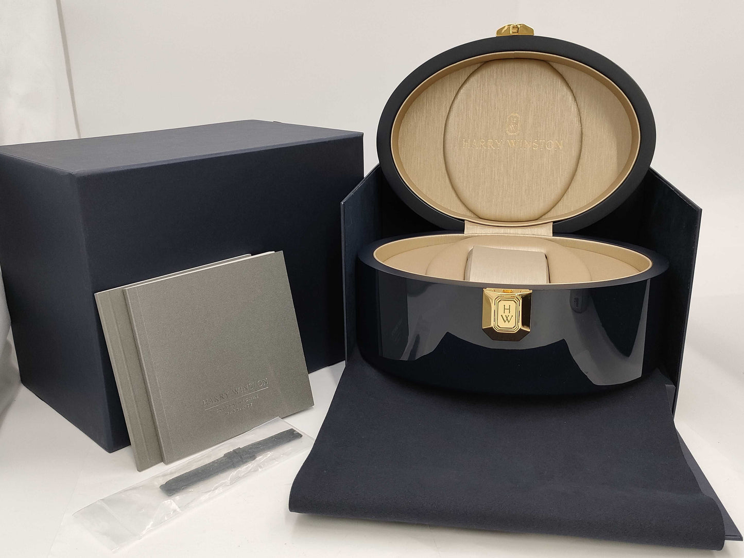 HARRY WINSTON Avenue C Mini 332LQR 051827 361 Shell Dial Quartz 18K Gold Women's Watch