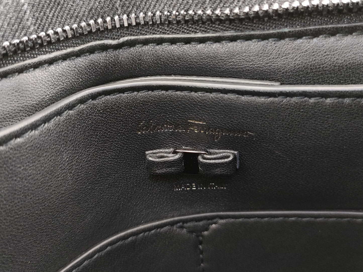 Salvatore Ferragamo Gancini GG-210362 One-Shoulder Shoulder Bag