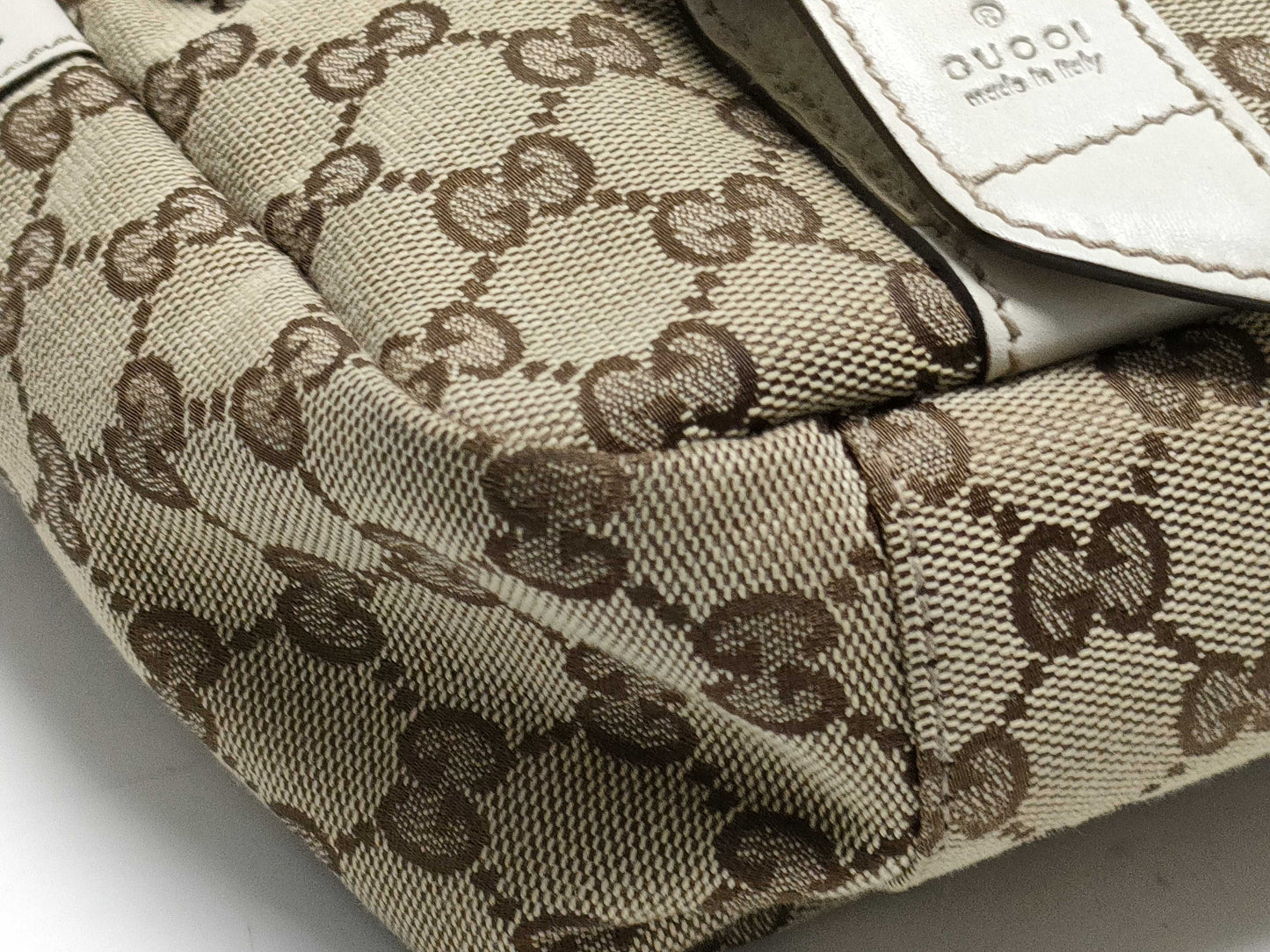 GUCCI GG canvas shoulder bag