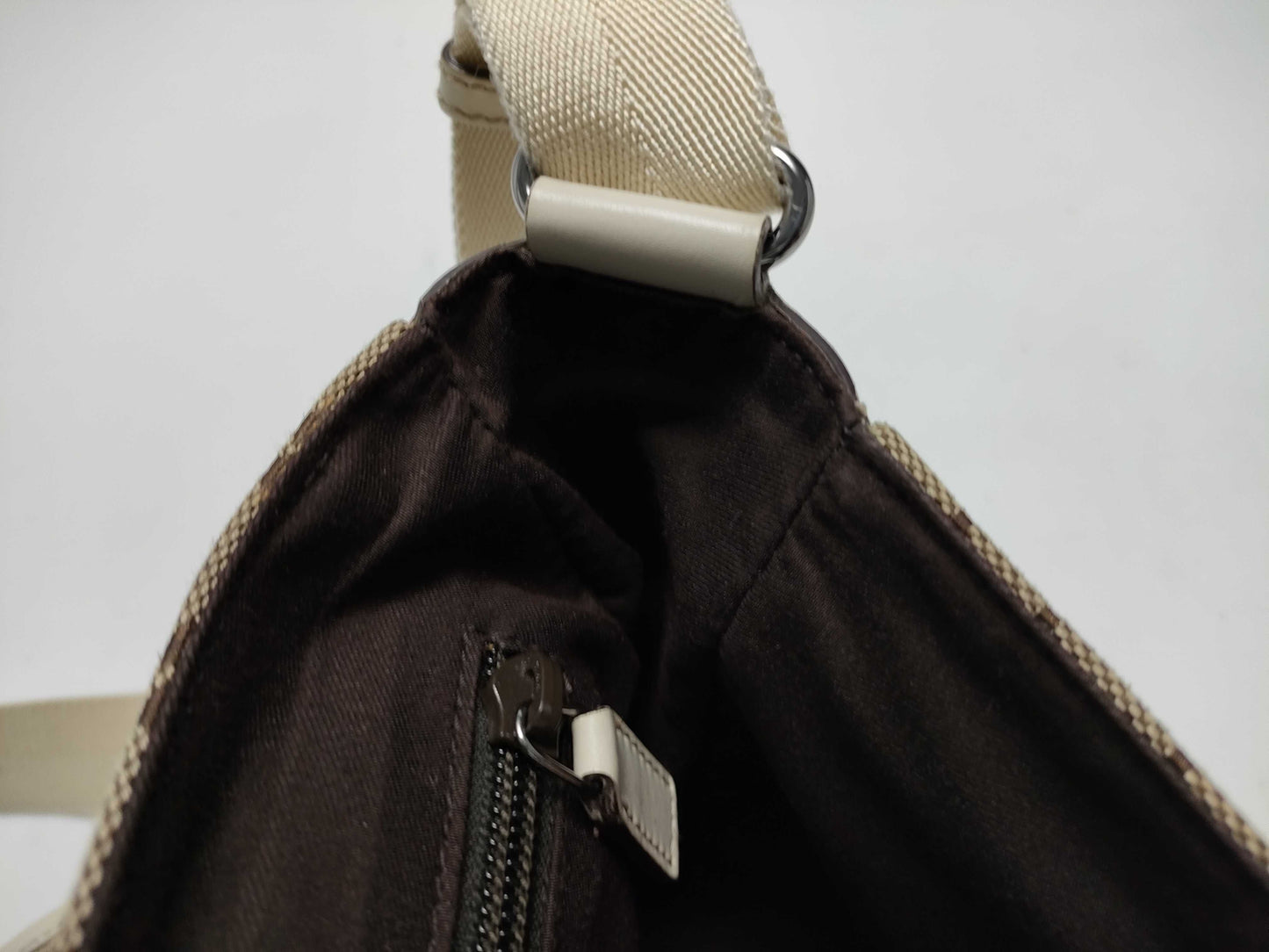 GUCCI GG canvas shoulder bag