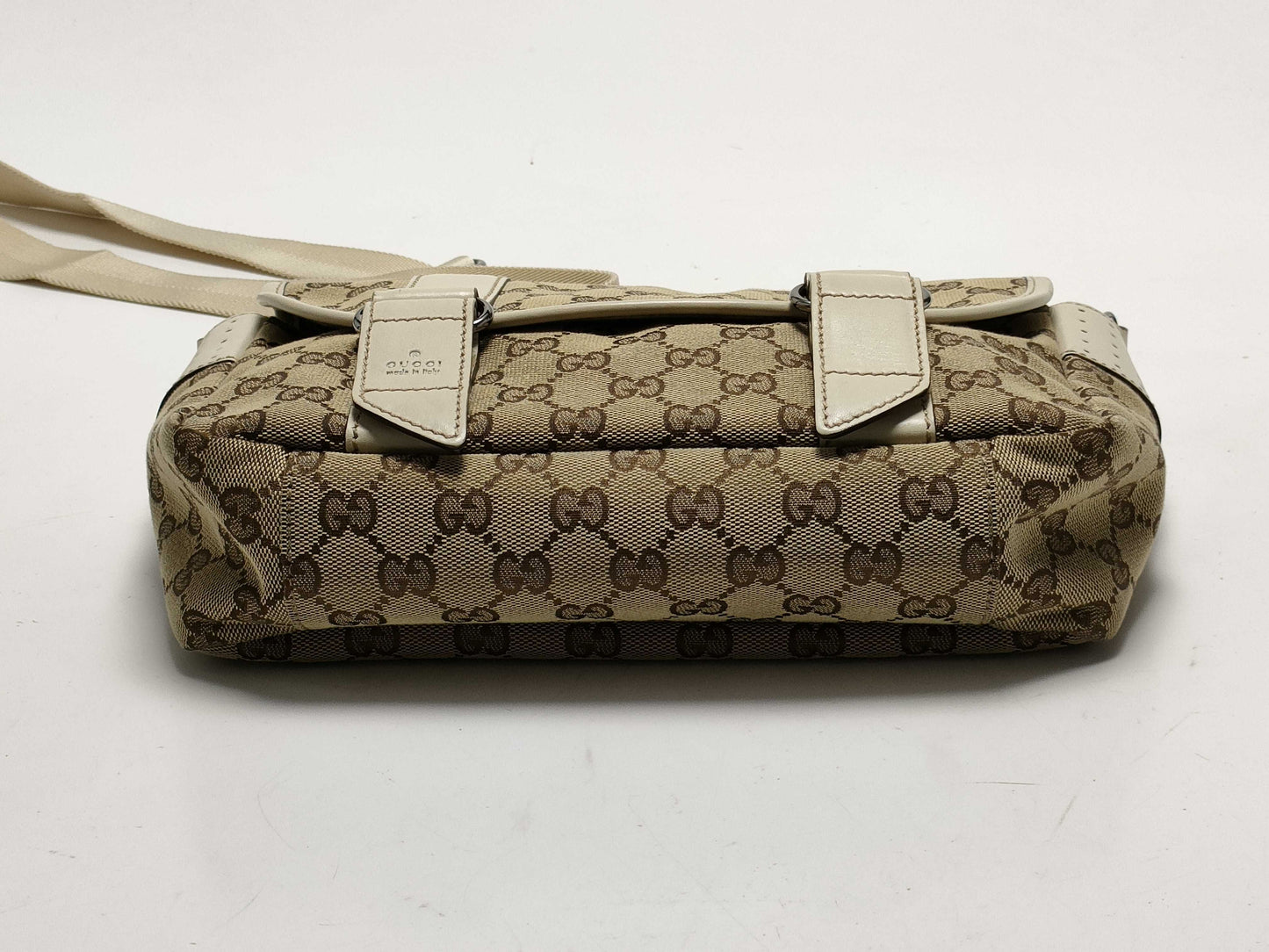 GUCCI GG canvas shoulder bag