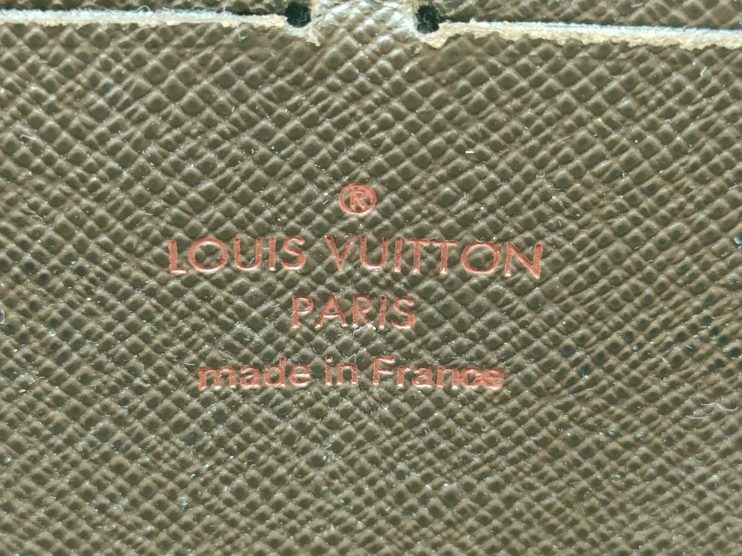 LOUIS VUITTON Damier Zippy Wallet