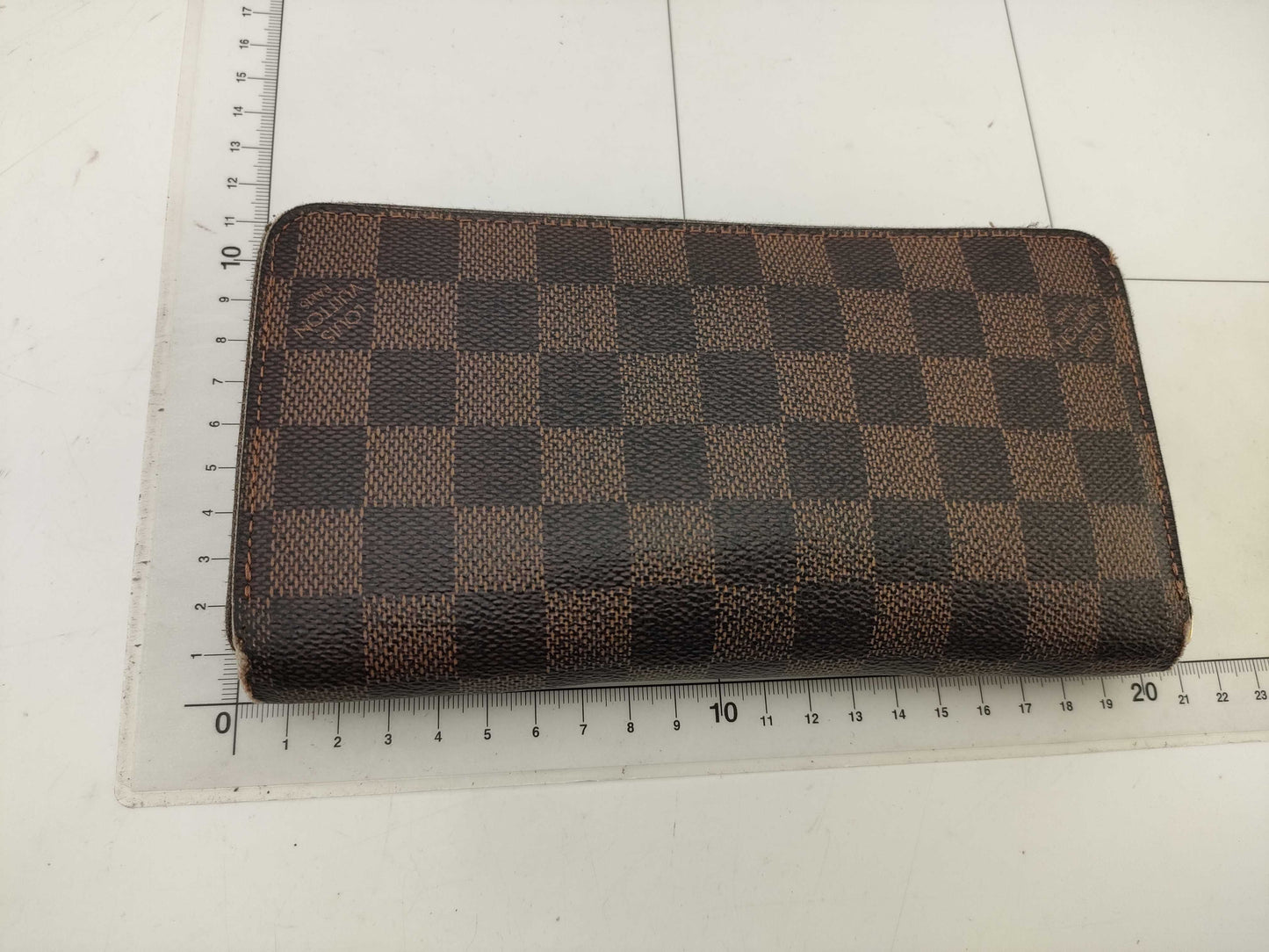 LOUIS VUITTON Damier Zippy Wallet