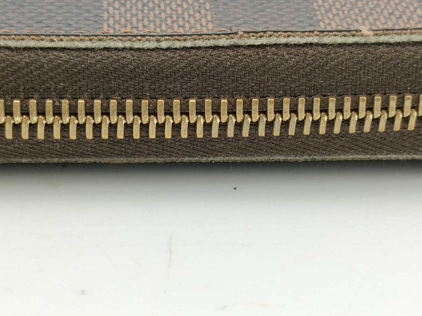 LOUIS VUITTON Damier Zippy Wallet