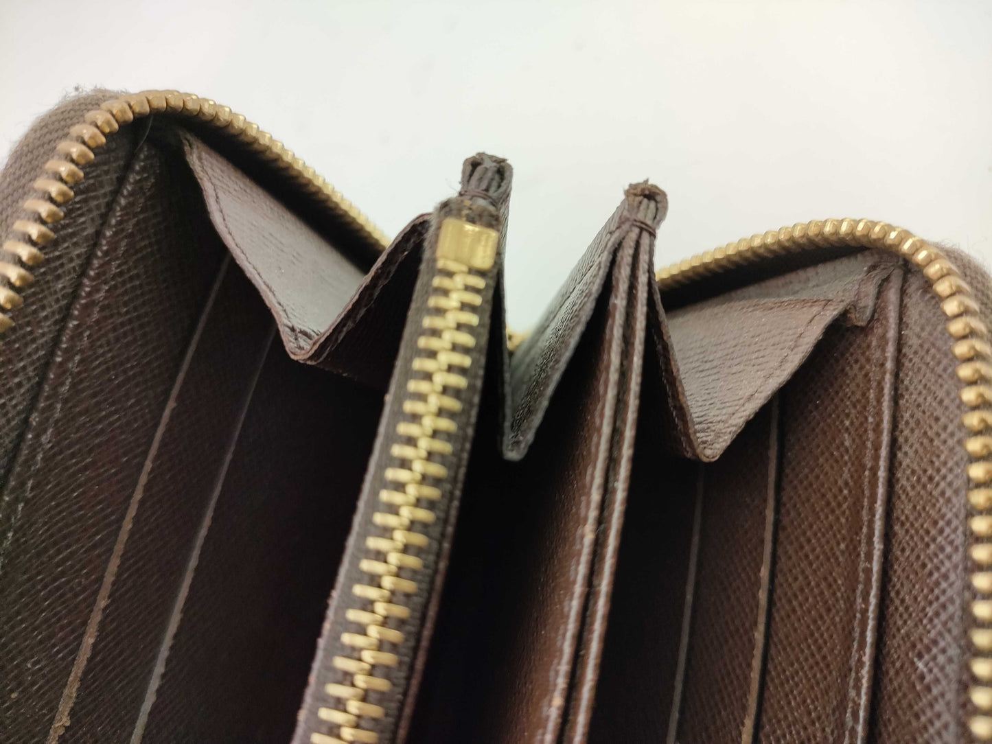 LOUIS VUITTON Damier Zippy Wallet