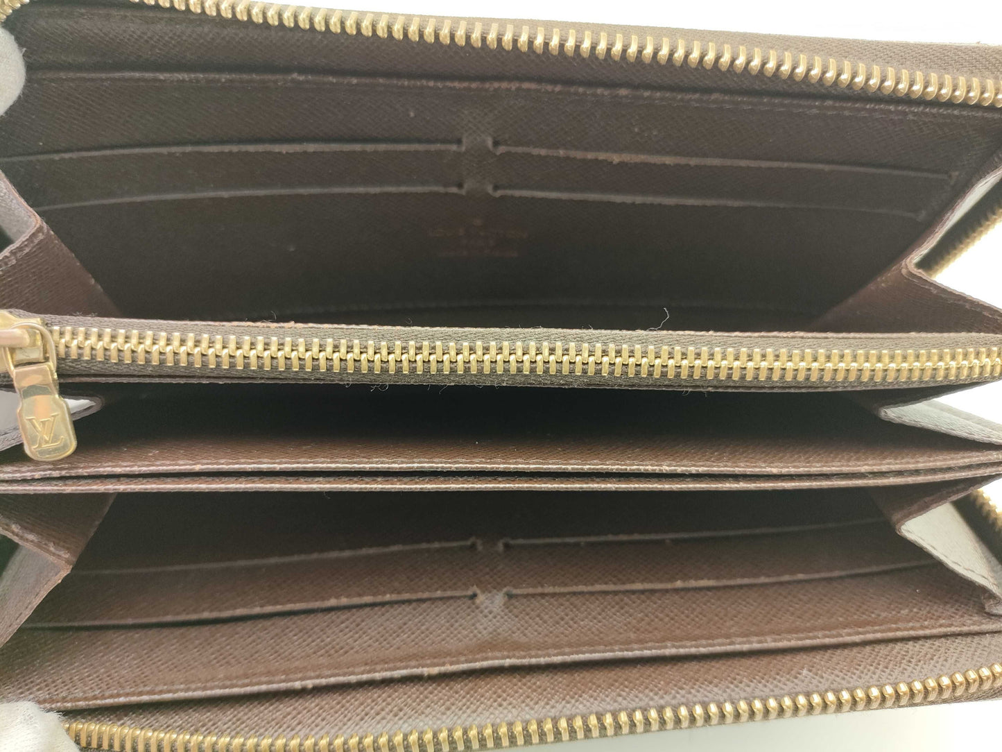 LOUIS VUITTON Damier Zippy Wallet