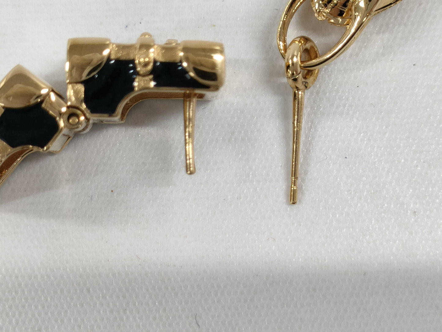 LOUIS VUITTON Boucle de Reuille Earrings