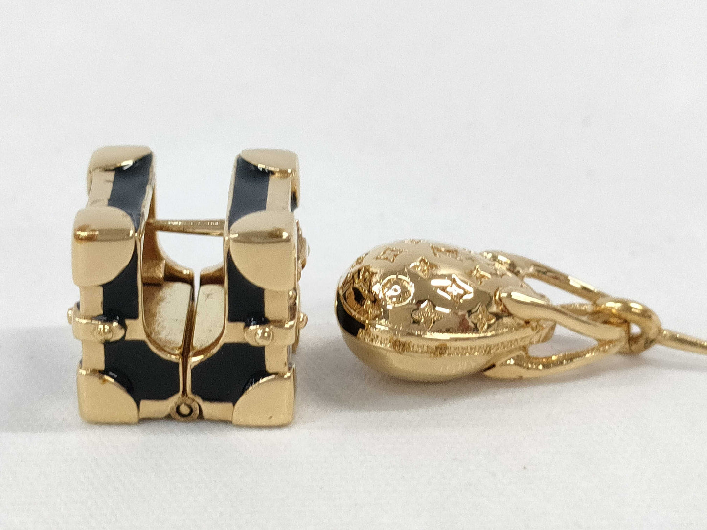 LOUIS VUITTON Boucle de Reuille Earrings