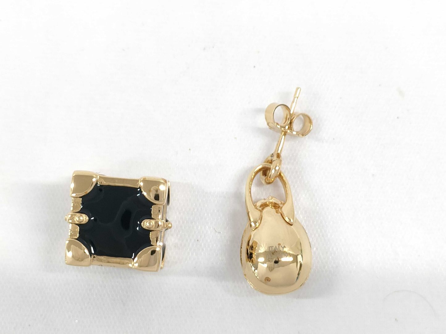 LOUIS VUITTON Boucle de Reuille Earrings