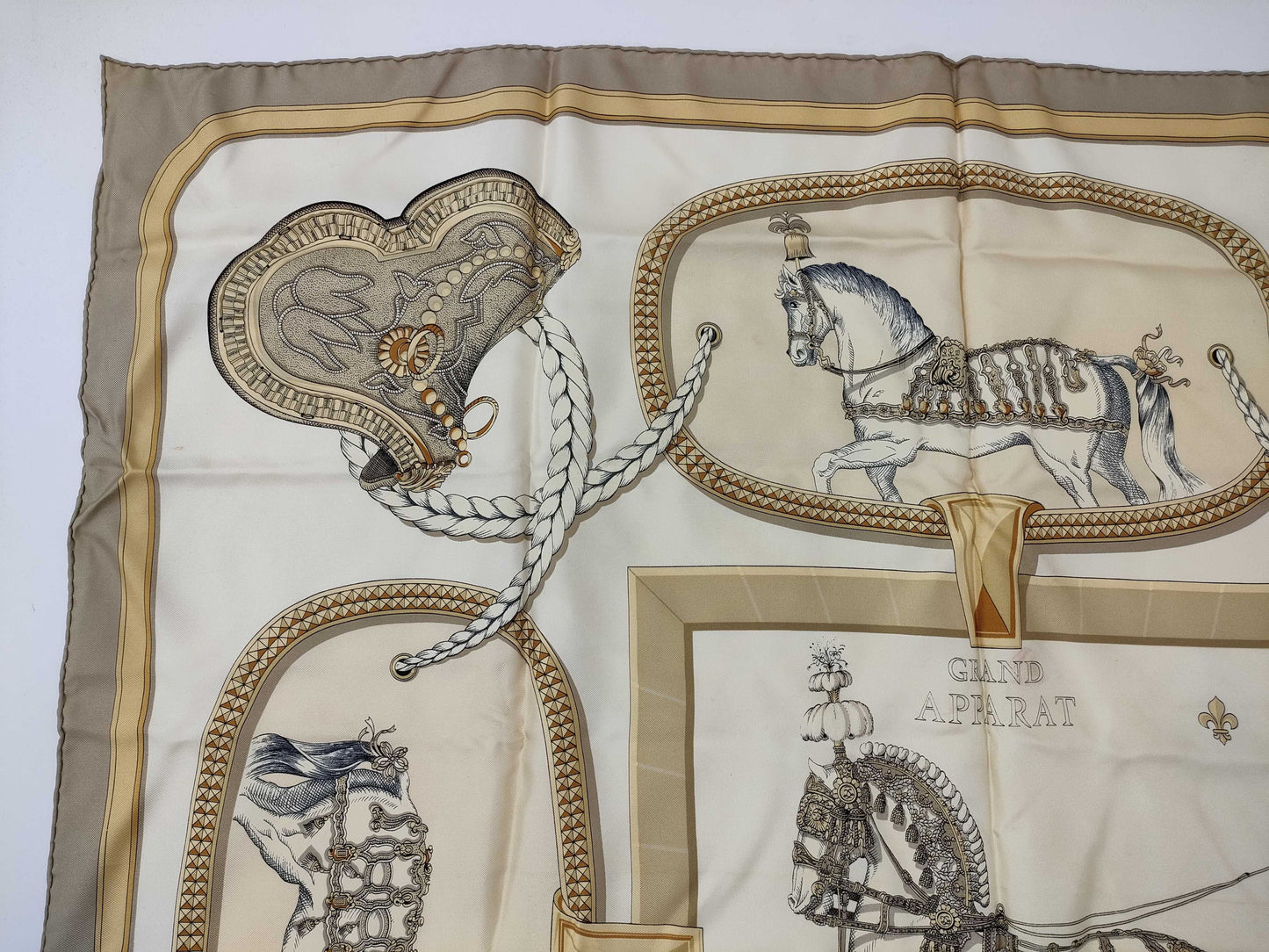 HERMES Carre Grand Apara Scarf