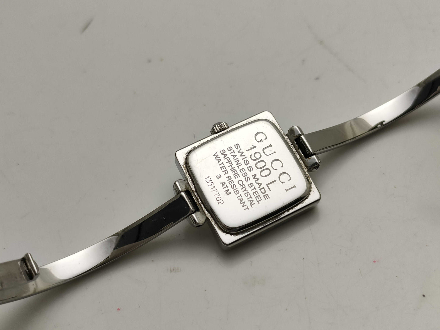 GUCCI 1900L Shell Dial Women's Watch