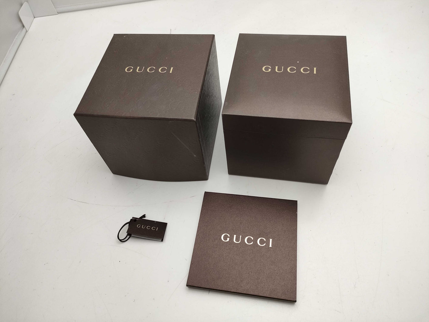 GUCCI 1900L Shell Dial Women's Watch