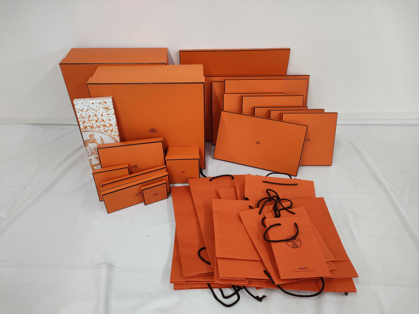 HERMES empty boxes/dust bags/paper bags etc. L-tiered collection. Brand empty boxes collection. Brand empty boxes collection.