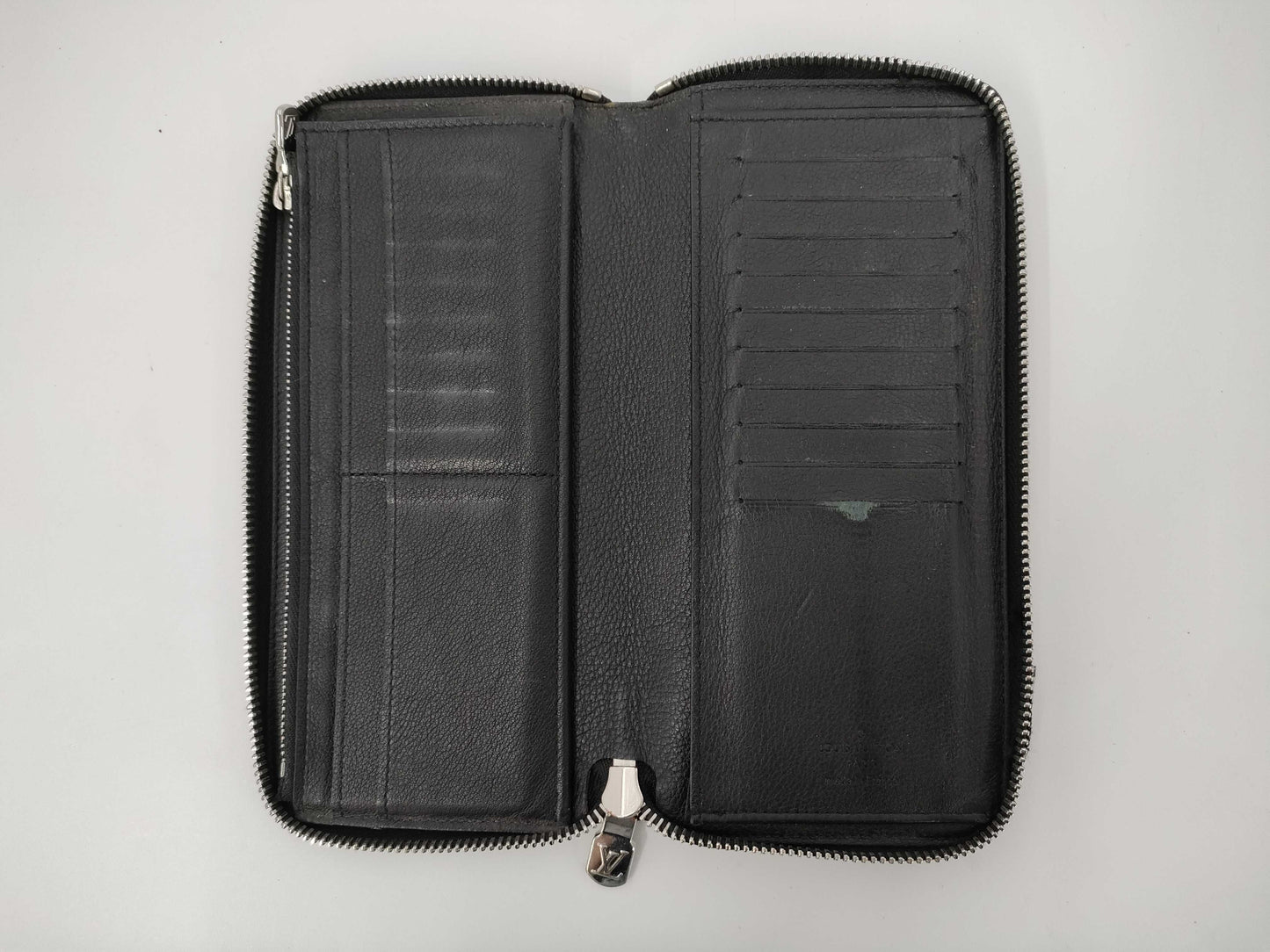 LOUIS VUITTON Zippy Wallet Vertical Taurillon Leather Wallet